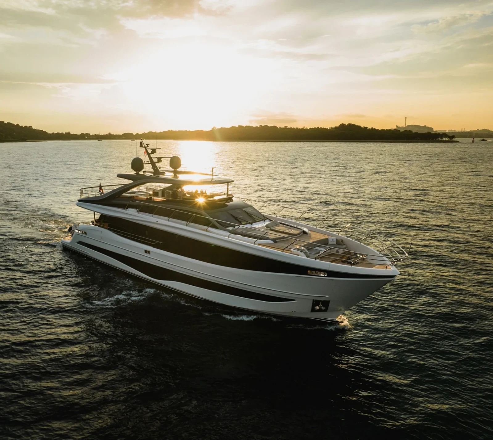 boat-lagoon-yachting-_y95-in-lazarus-island-_sg2-2